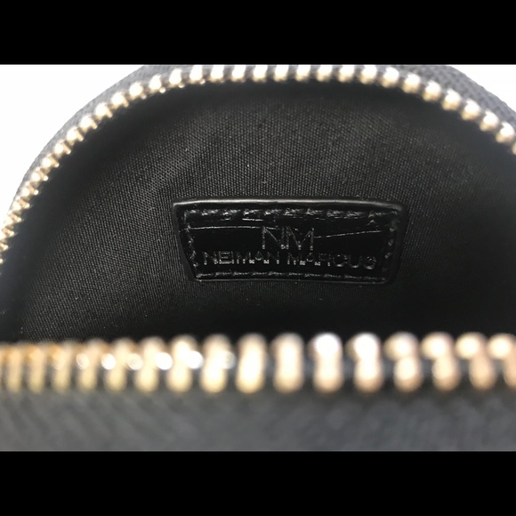 Bee charm embossed leather round wristlet - Picture 4 of 6